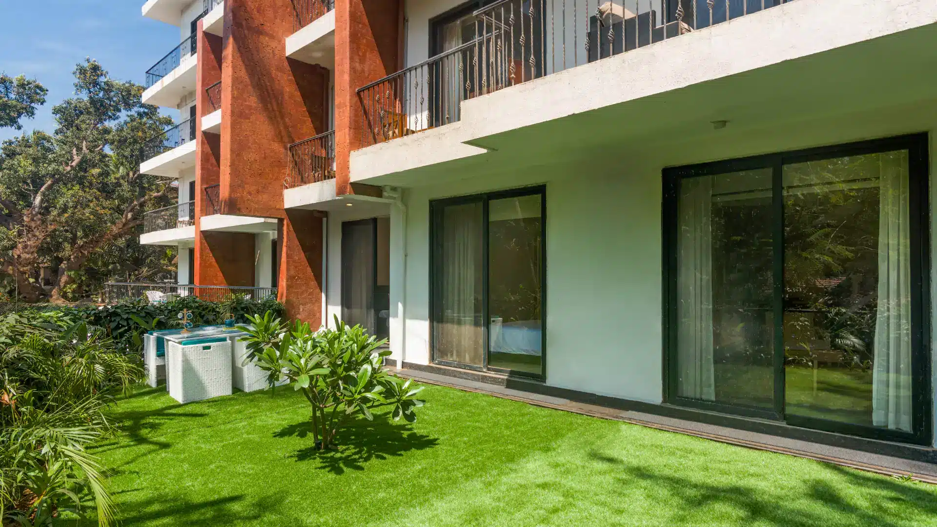 service apartment in Goa with modern kitchen and dining table